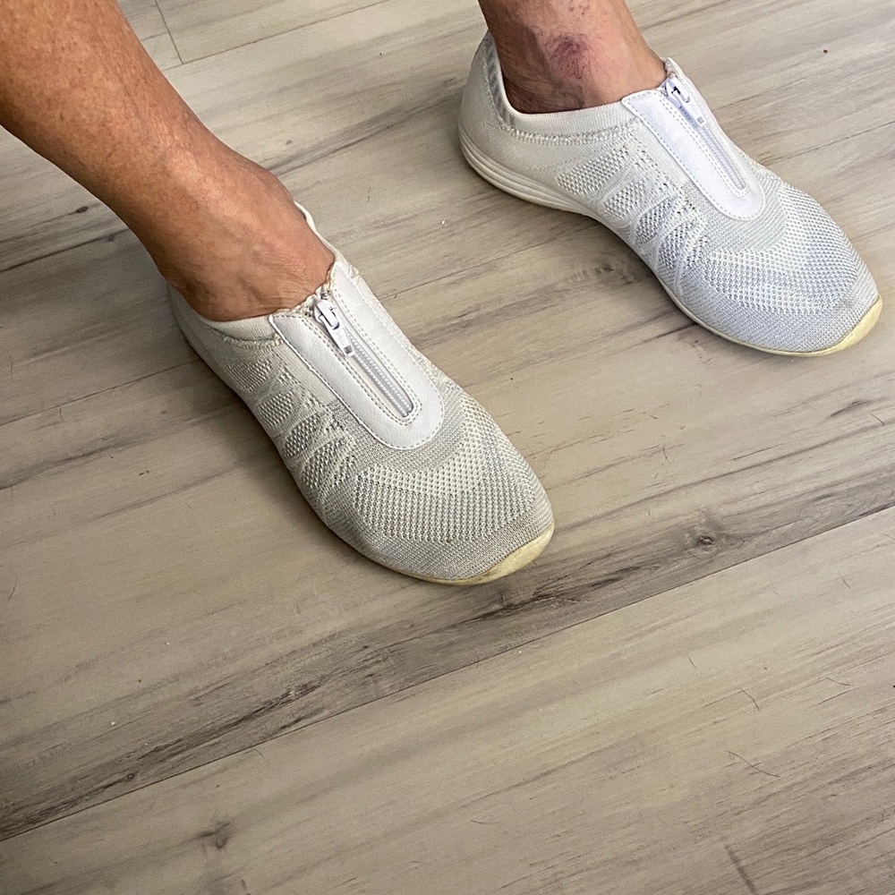 Women’s White Zippered Sneakers Skechers